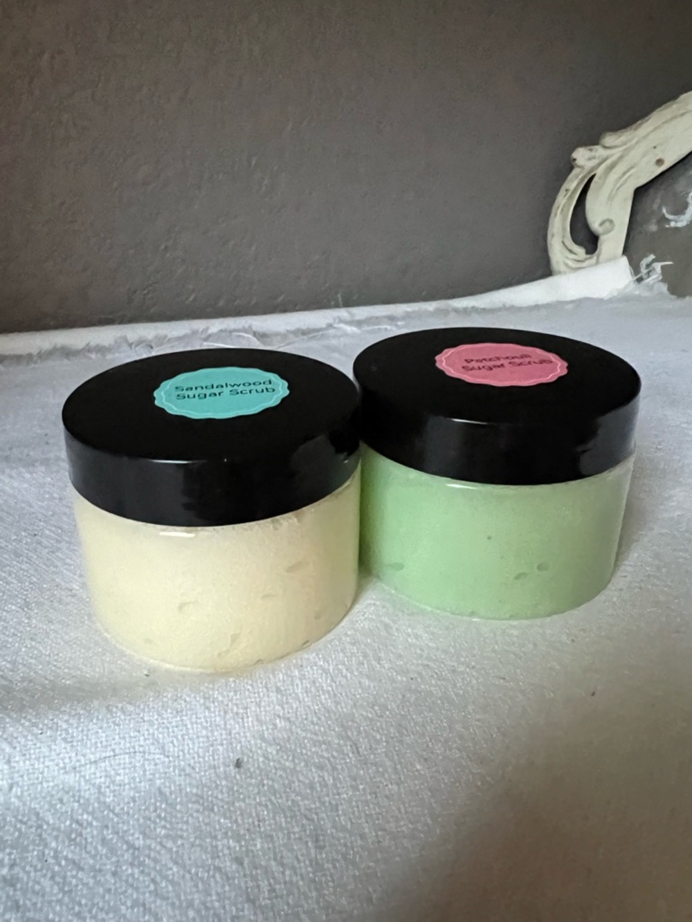Sandalwood & Patchouli Sugar Scrub Duo - Yellow & Light Green - Picture 3 of 8